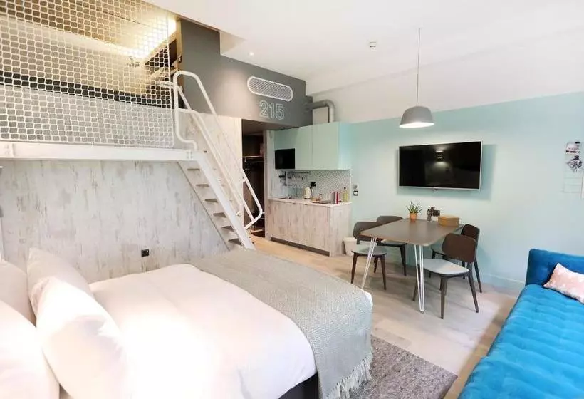 Fotos del hotel Room2 Southampton Hometel:  11