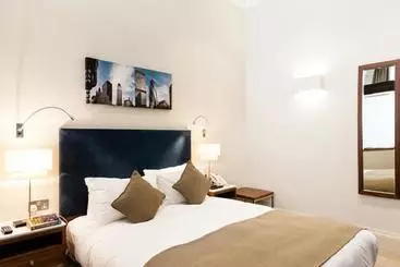 Master Cannon - London