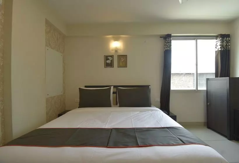 Fotos del hotel Collection O 48220 Ram Nagar Colony:  8