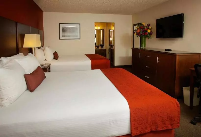 Ramada By Wyndham San Diego North  & Conference Center