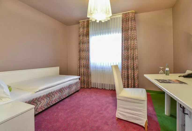 Fotos del hotel Airport Hotel By The New Yorker:  19