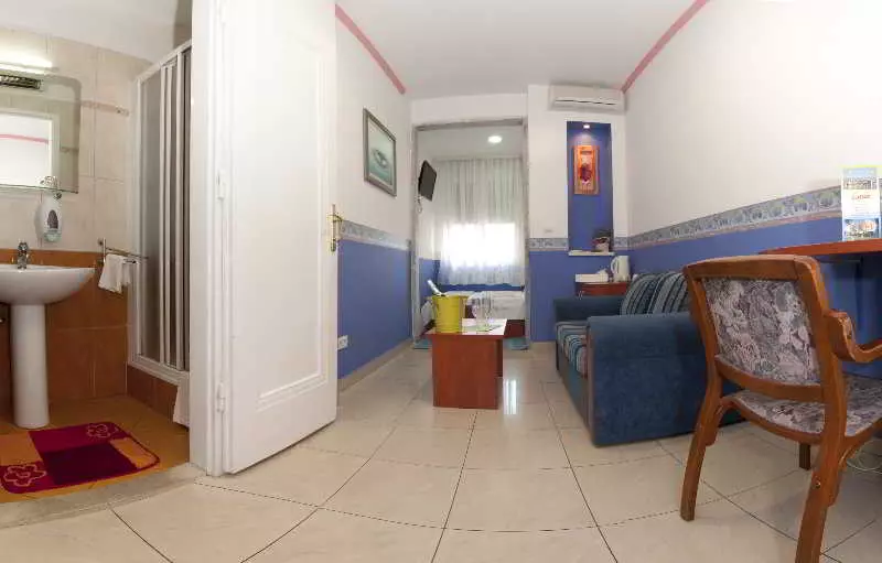 Fotos del hotel Cikes:  8