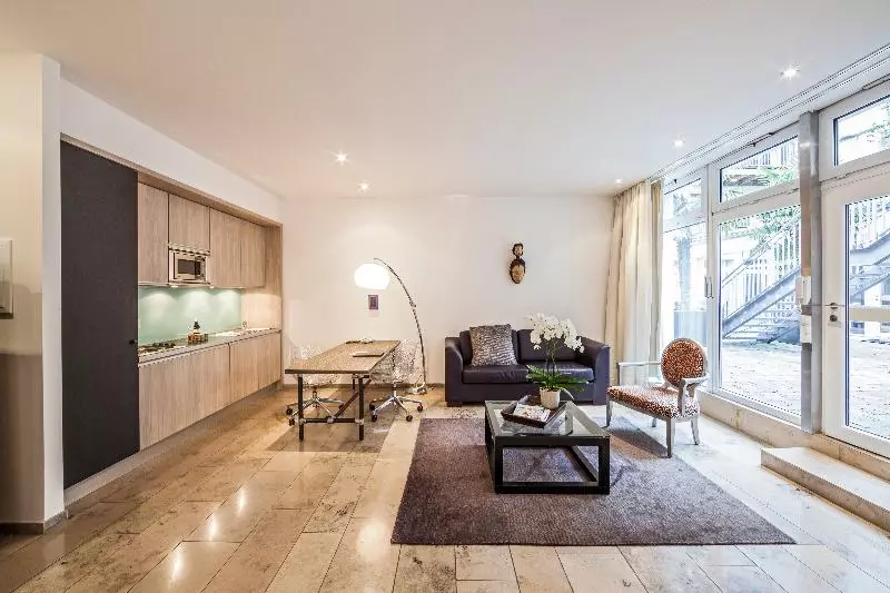 Fotos del hotel Burns Art & Culture Suitehotel:  8