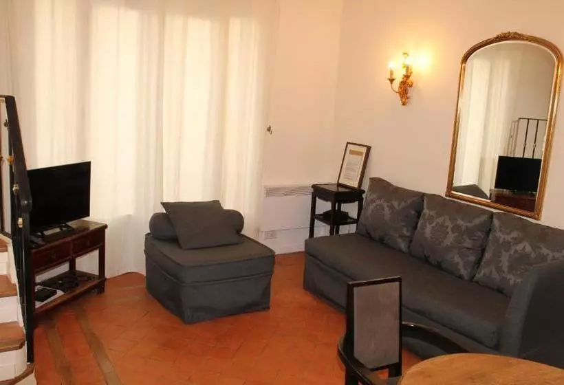 Fotos del hotel Mithouard Apartment:  12