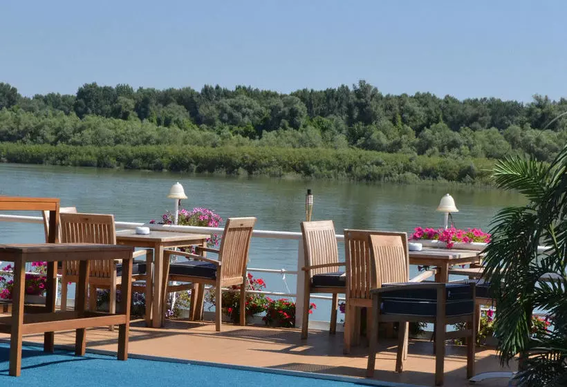 Fotos del hotel Compass River City Boatel:  17