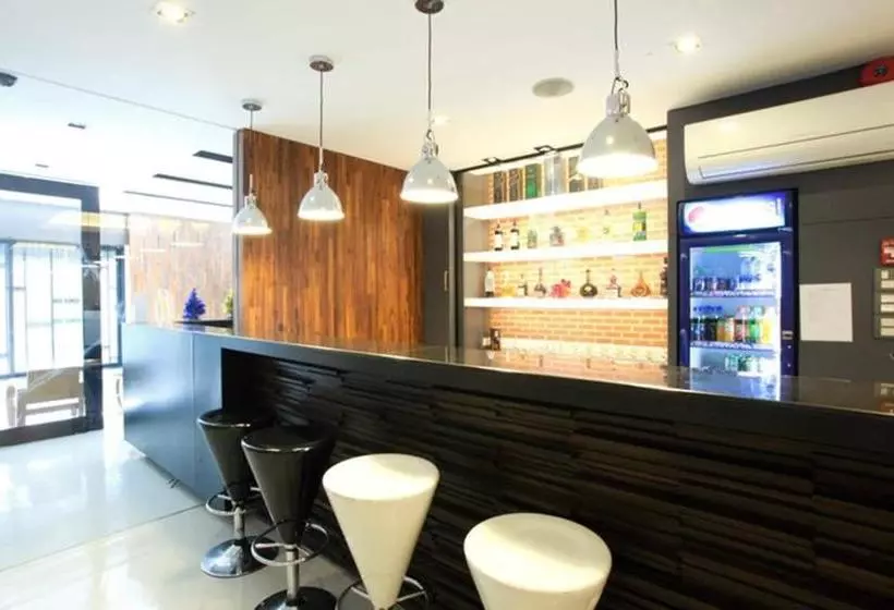 Fotos del hotel At One Inn Hualampong:  6