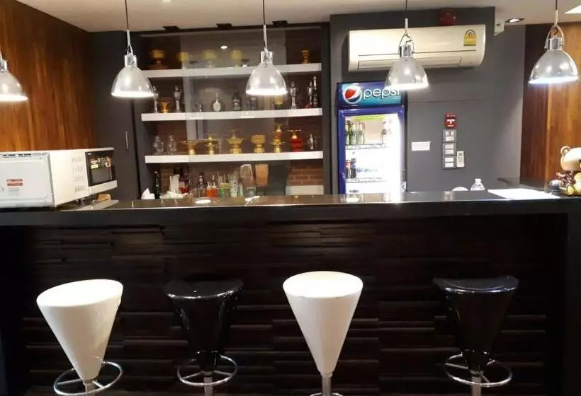 Fotos del hotel At One Inn Hualampong:  2