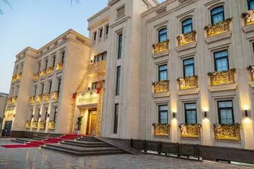 Paradise Plaza Luxury