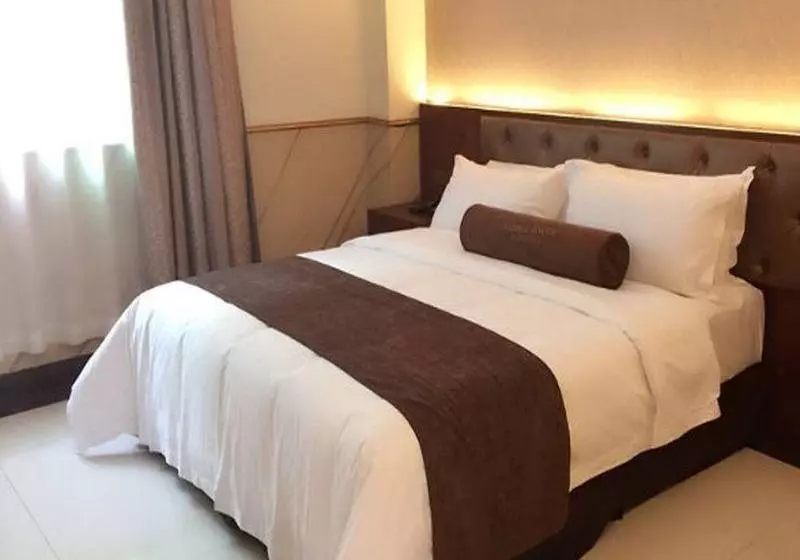 Fotos del hotel James Joyce Coffetel Guangzhou Shijing City Plaza:  2