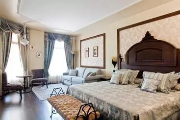 Hotel Mansion de Lucy  Includes Portaventura Park & Ferrari Land Tickets