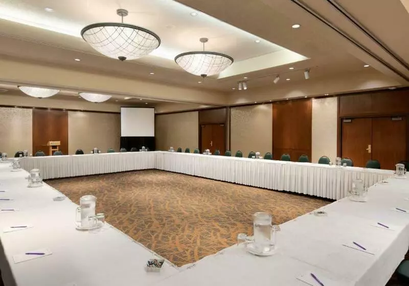 Fotos del hotel Coast Plaza Hotel & Suites:  6