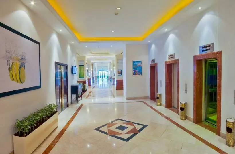 Fotos del hotel Holiday Inn Jeddah Al Salam, An Ihg:  3