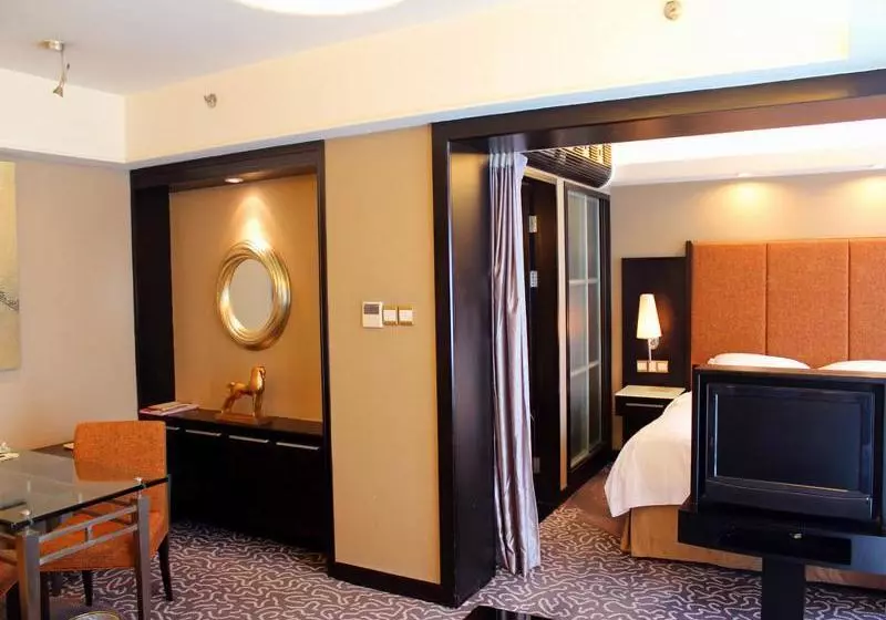 999 Royal Suites & Towers