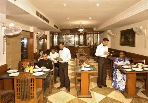 Fotos del hotel Raunak International:  6