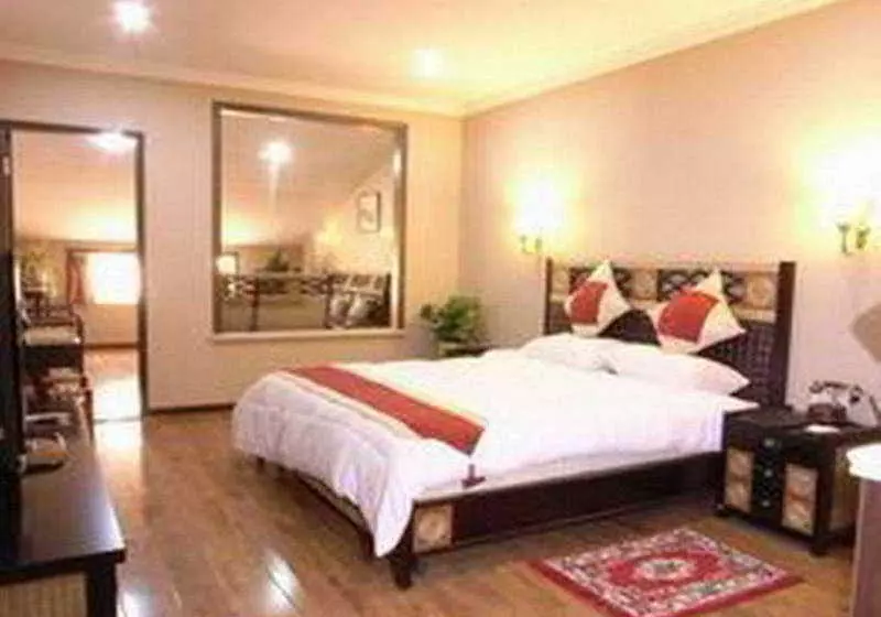 Gold Lampstand Garden Holiday