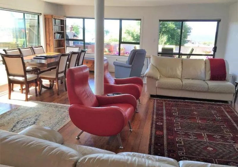 Diana’s Place Lake Road Lodge