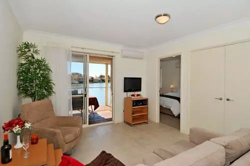 Fotos del hotel Lakeside Apartments And River Resort Villas:  17