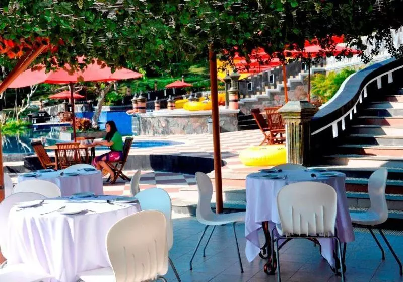 Fotos del hotel The Jhon's Cianjur Aquatic Resort:  4