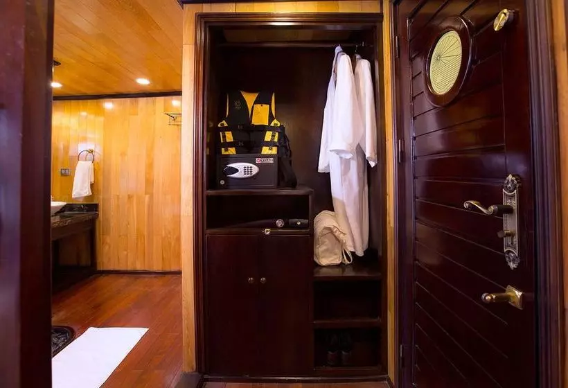 Fotos del hotel Aphrodite Cruises:  7