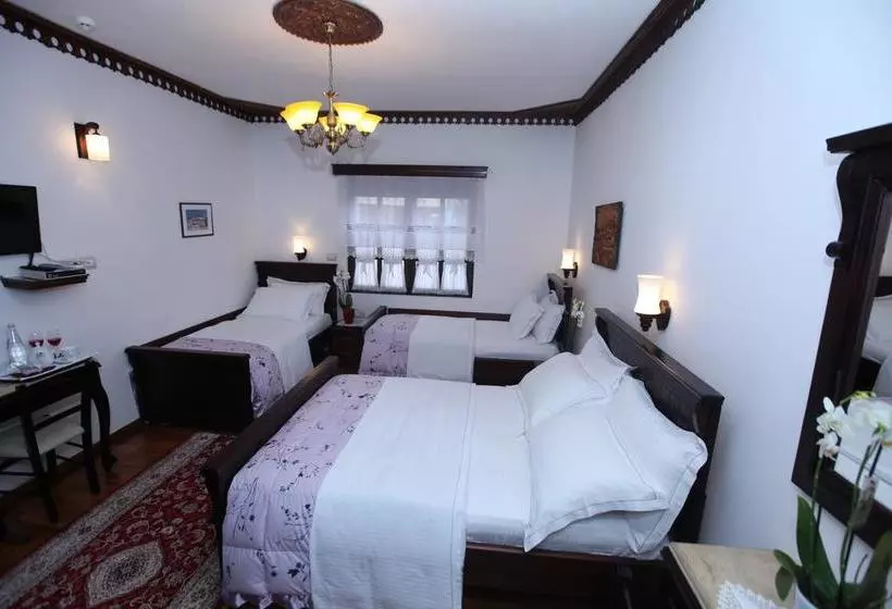 Fotos del hotel Antipatrea:  15