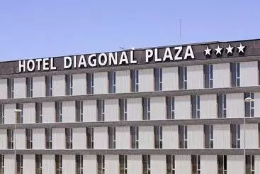 Diagonal Plaza