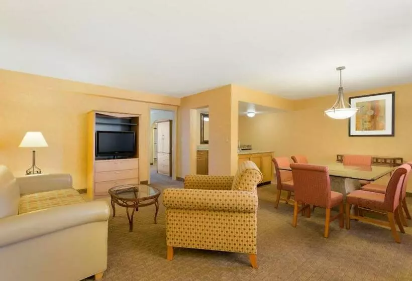 Fotos del hotel Embassy Suites Phoenix Airport At 24th Street:  15