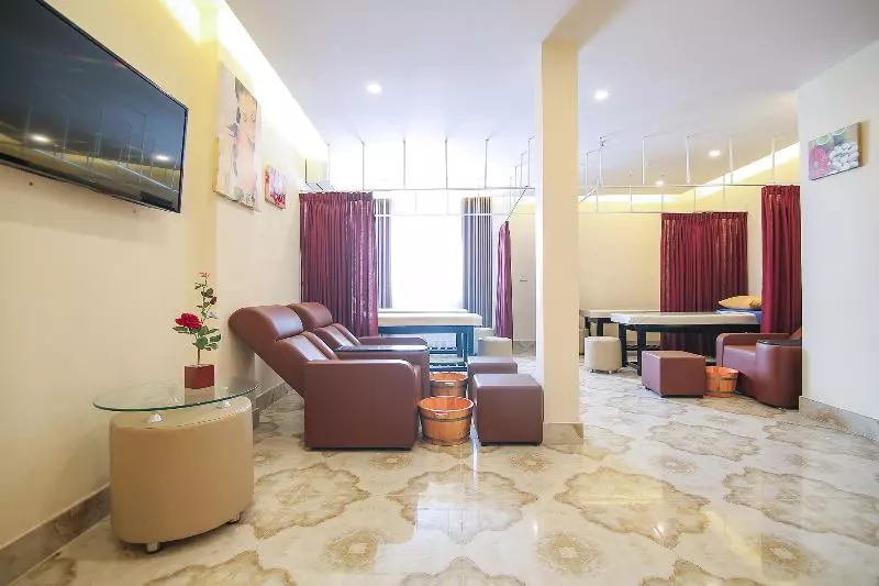 Fotos del hotel Reddoorz Premium @ Nguyen Thai Son Street:  5