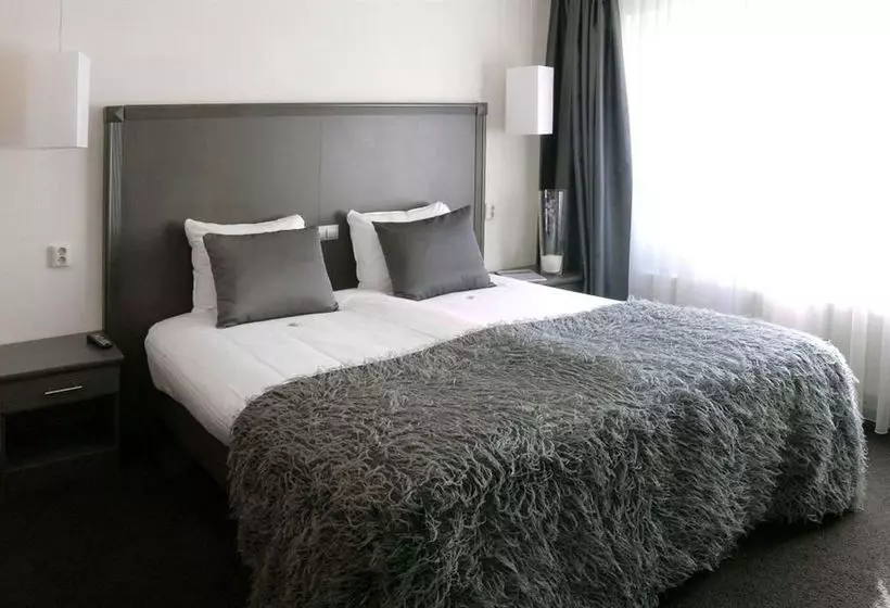 Fotos del hotel Sparks Hostel:  2