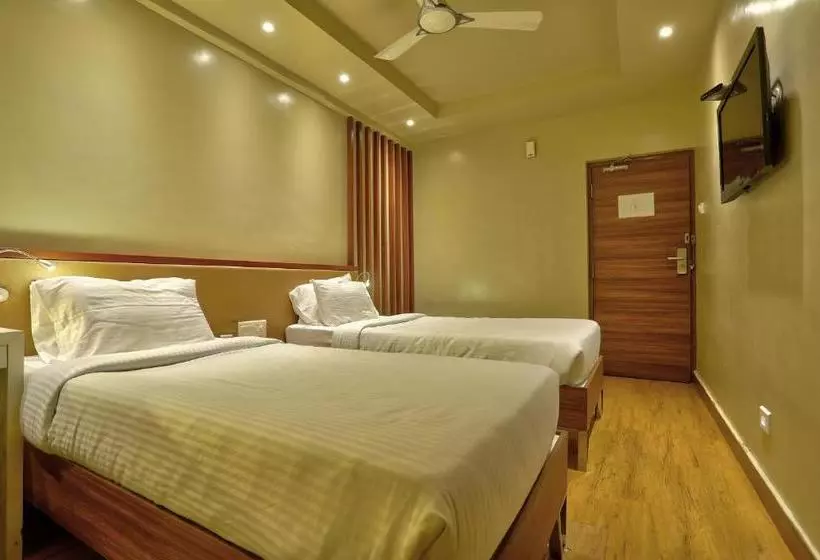 Fotos del hotel Collection O 39209 Cine City:  7