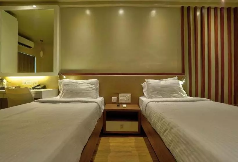 Fotos del hotel Collection O 39209 Cine City:  9