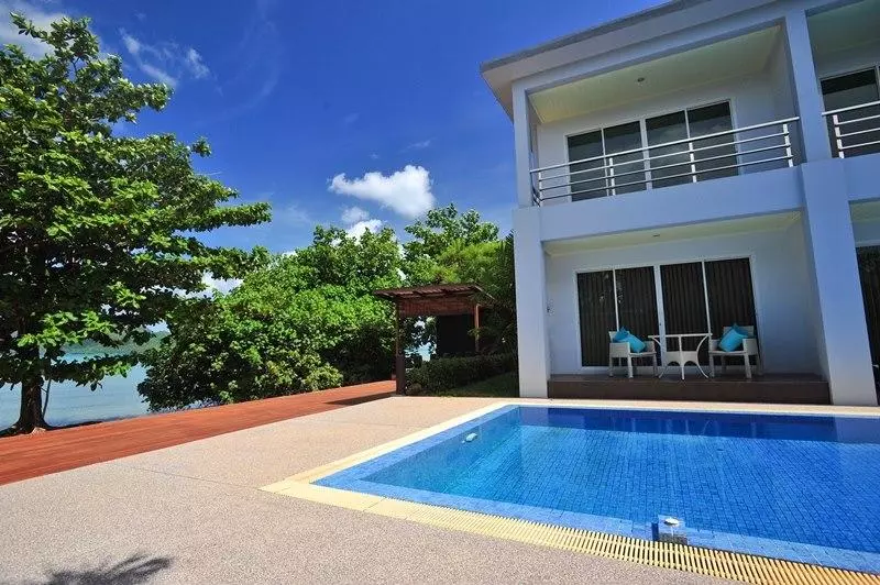Fotos del hotel Chalong Beachfront Residence:  8