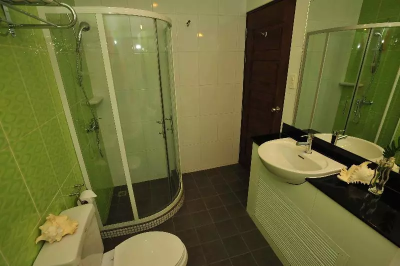 Fotos del hotel Chalong Beachfront Residence:  13